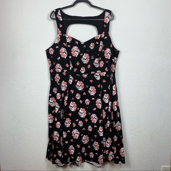 torrid Dresses & Skirts - TORRID Floral Square Back Cut-out Flowy Dress
